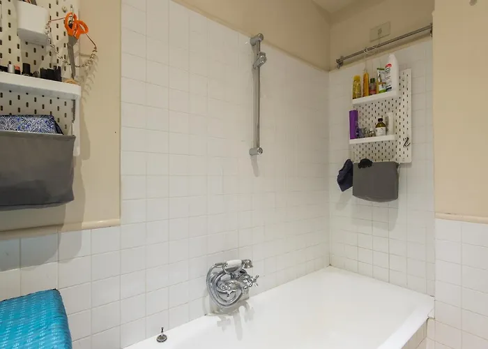 Coronari Enchanting Two Bedroom Rom