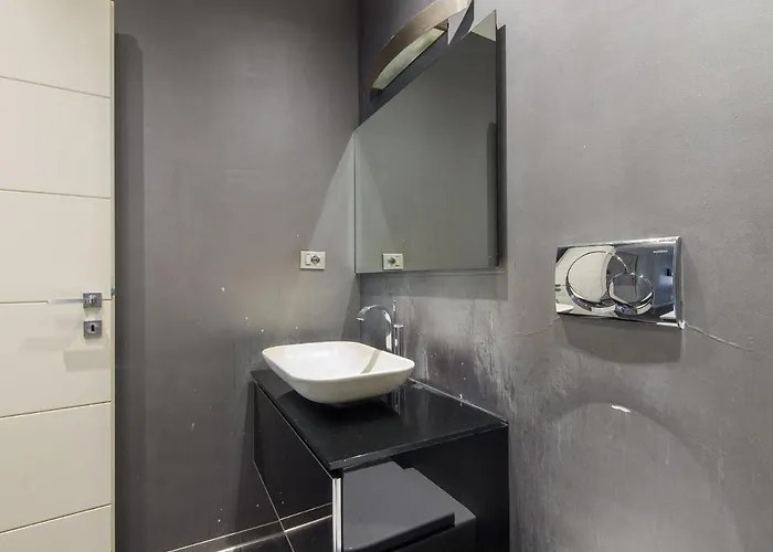 Coronari Enchanting Two Bedroom Rom